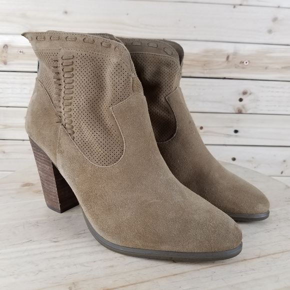 Vince Camuto FRETZIA Perforated Suede/Leather Western Ankle Boots Booties 9M NEW - Picture 1 of 12